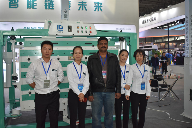 1571558465576201.jpg 2019濱湖國際展會和Naveed合影.jpg